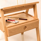 Chevalet en bois avec étagère