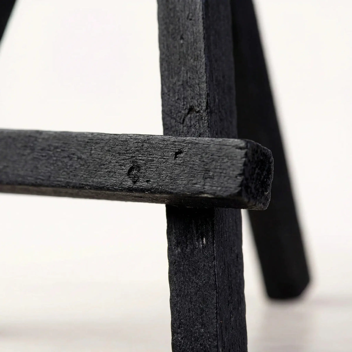 Chevalet de table en bois noir 